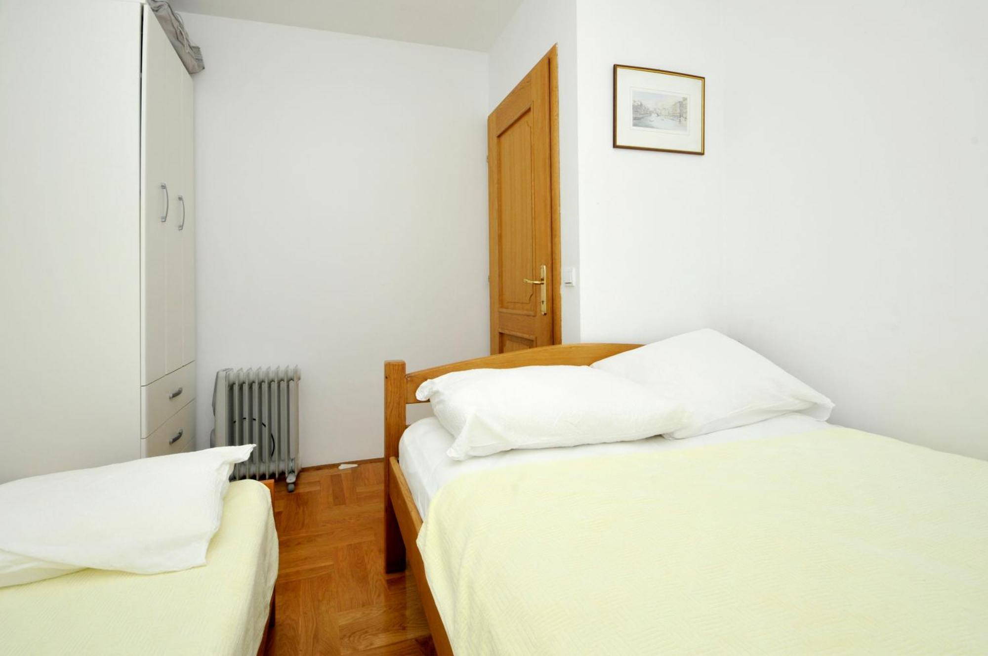 Apartmani Svalina - Seaview And 130M From Beach Traù Esterno foto