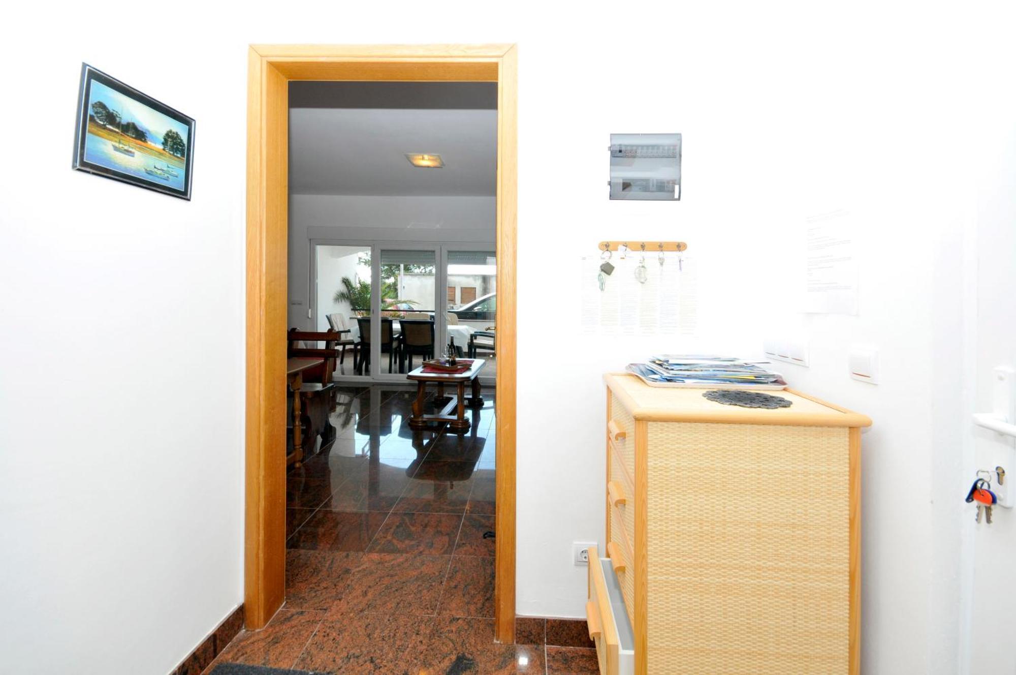 Apartmani Svalina - Seaview And 130M From Beach Traù Esterno foto