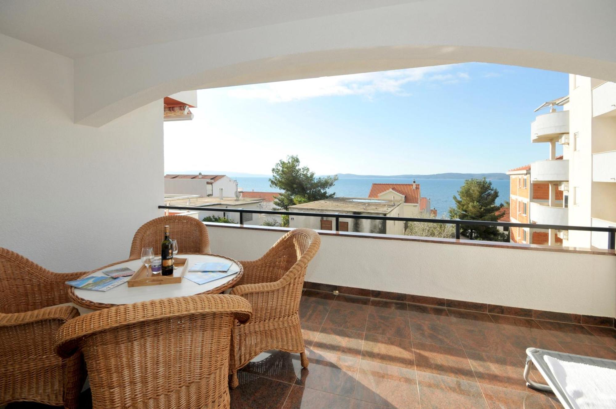 Apartmani Svalina - Seaview And 130M From Beach Traù Esterno foto