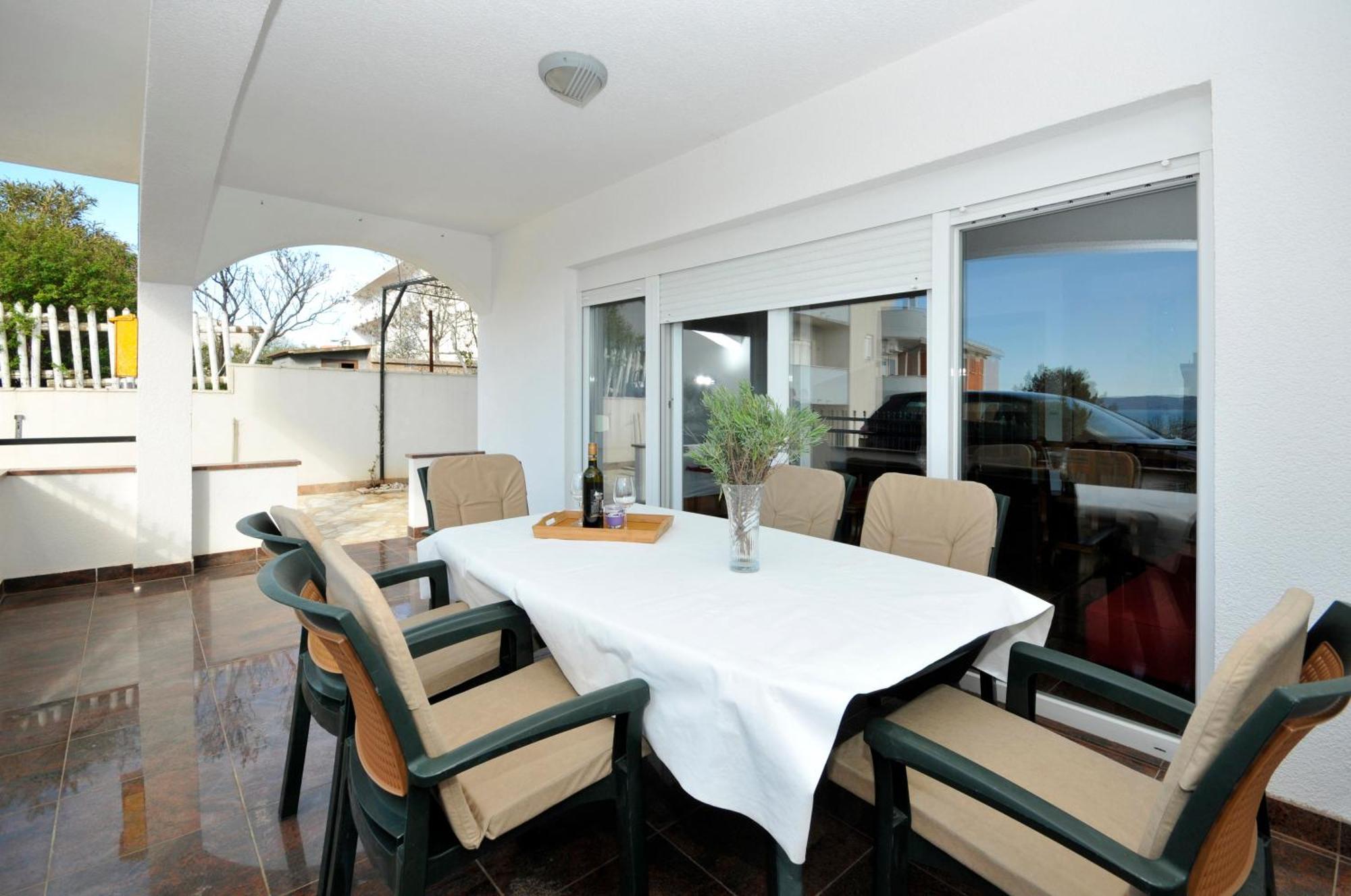 Apartmani Svalina - Seaview And 130M From Beach Traù Esterno foto