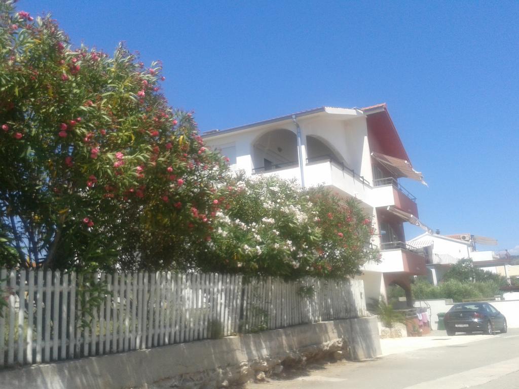 Apartmani Svalina - Seaview And 130M From Beach Traù Esterno foto