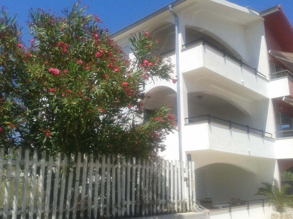 Apartmani Svalina - Seaview And 130M From Beach Traù Esterno foto