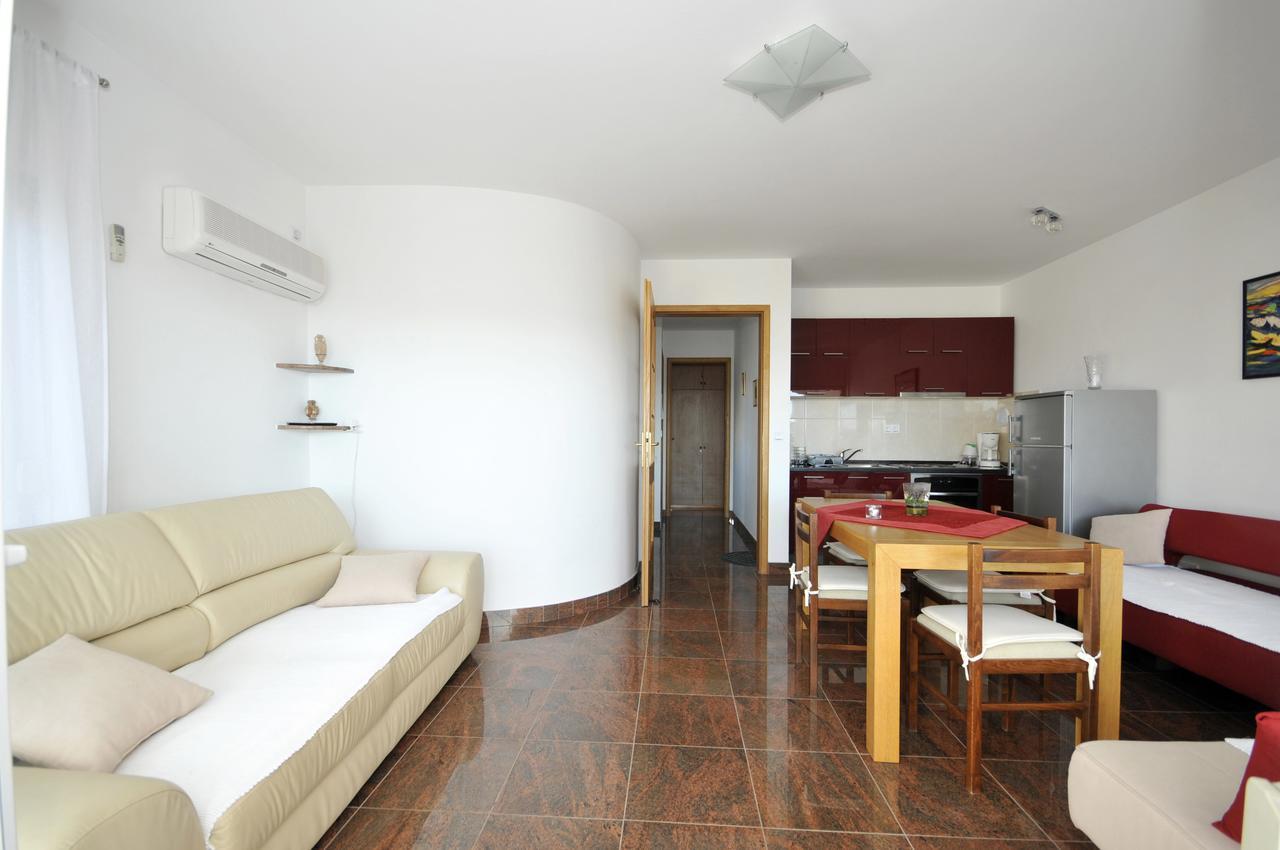 Apartmani Svalina - Seaview And 130M From Beach Traù Esterno foto