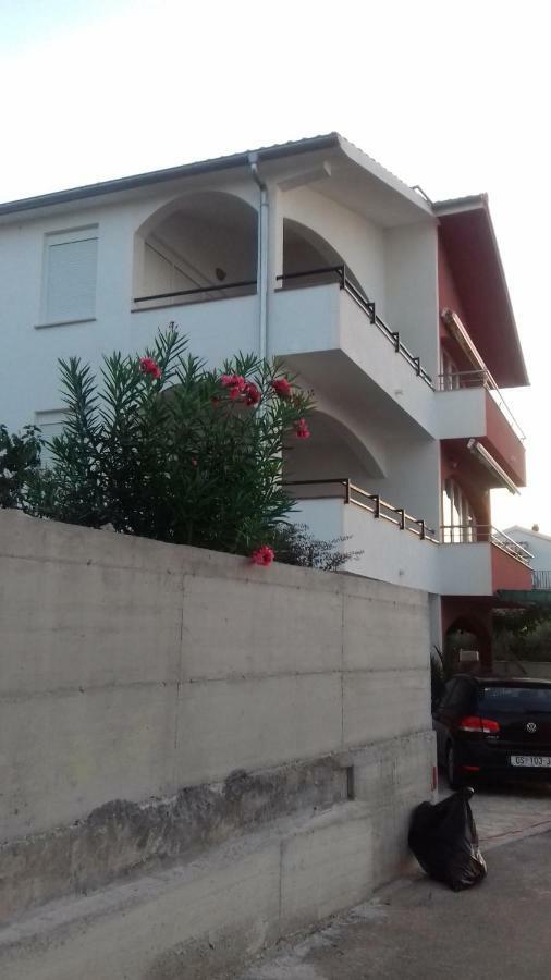 Apartmani Svalina - Seaview And 130M From Beach Traù Esterno foto