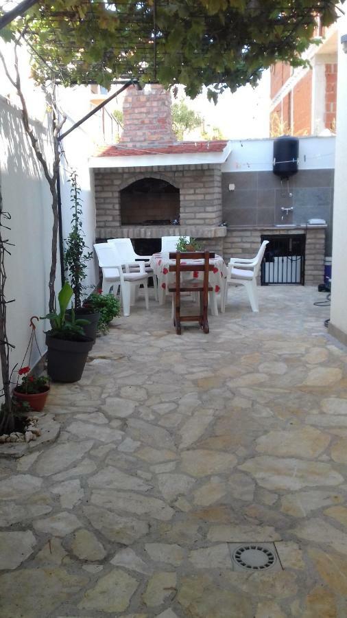 Apartmani Svalina - Seaview And 130M From Beach Traù Esterno foto