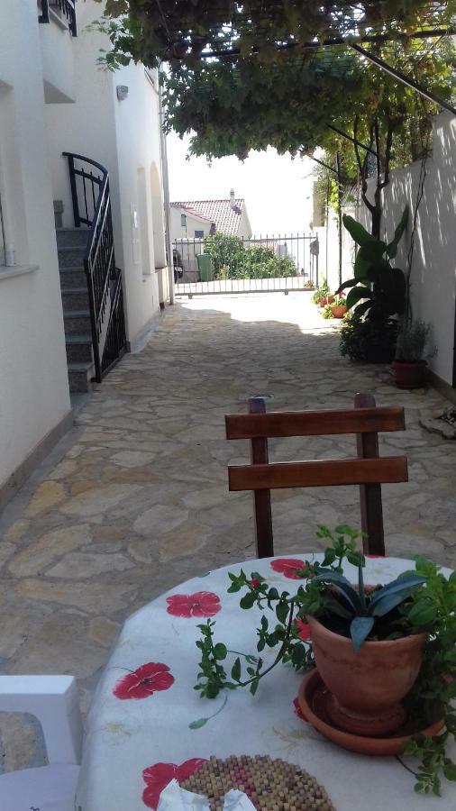 Apartmani Svalina - Seaview And 130M From Beach Traù Esterno foto